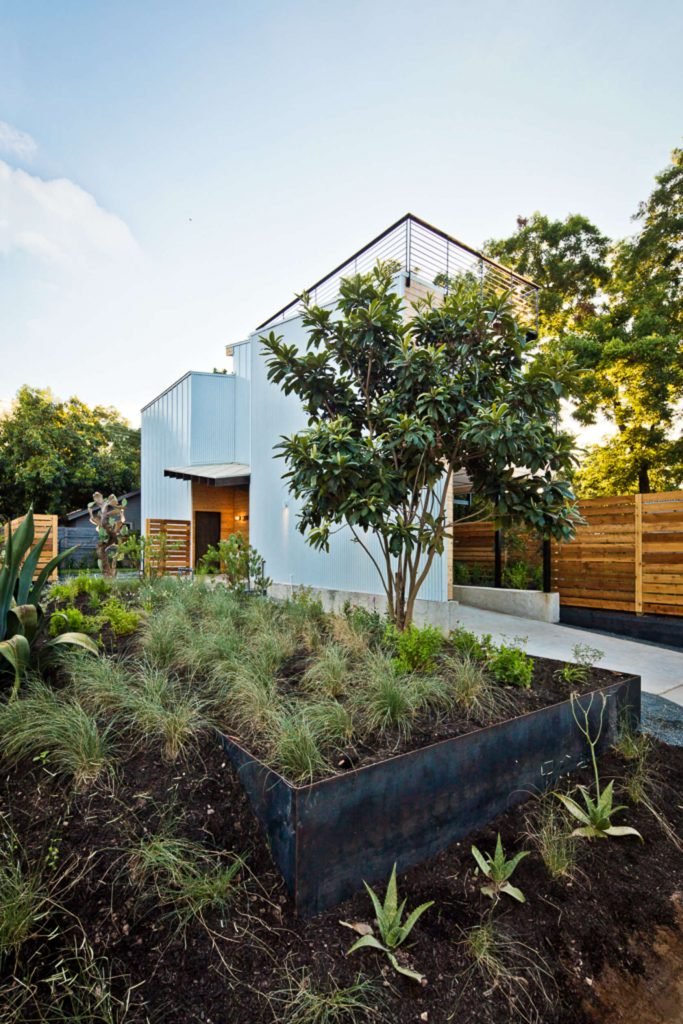 Haskell Health House is a modern abode in East Austin, a few blocks from Lady Bird Lake, designed by Jen Weaver of Weaver Building. Landscape by Studio Balcones.