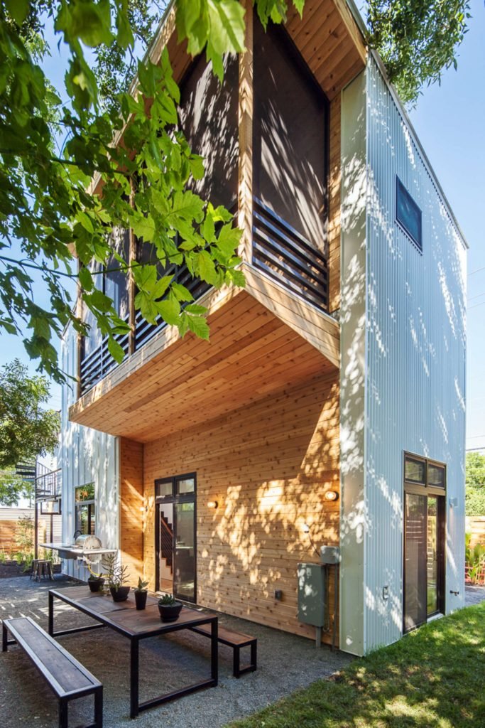 Haskell Health House is a modern abode in East Austin, a few blocks from Lady Bird Lake, designed by Jen Weaver of Weaver Building. Landscape by Studio Balcones.