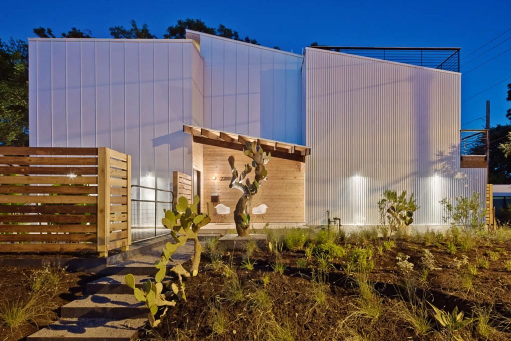 Haskell Health House is a modern abode in East Austin, a few blocks from Lady Bird Lake, designed by Jen Weaver of Weaver Building. Landscape by Studio Balcones.