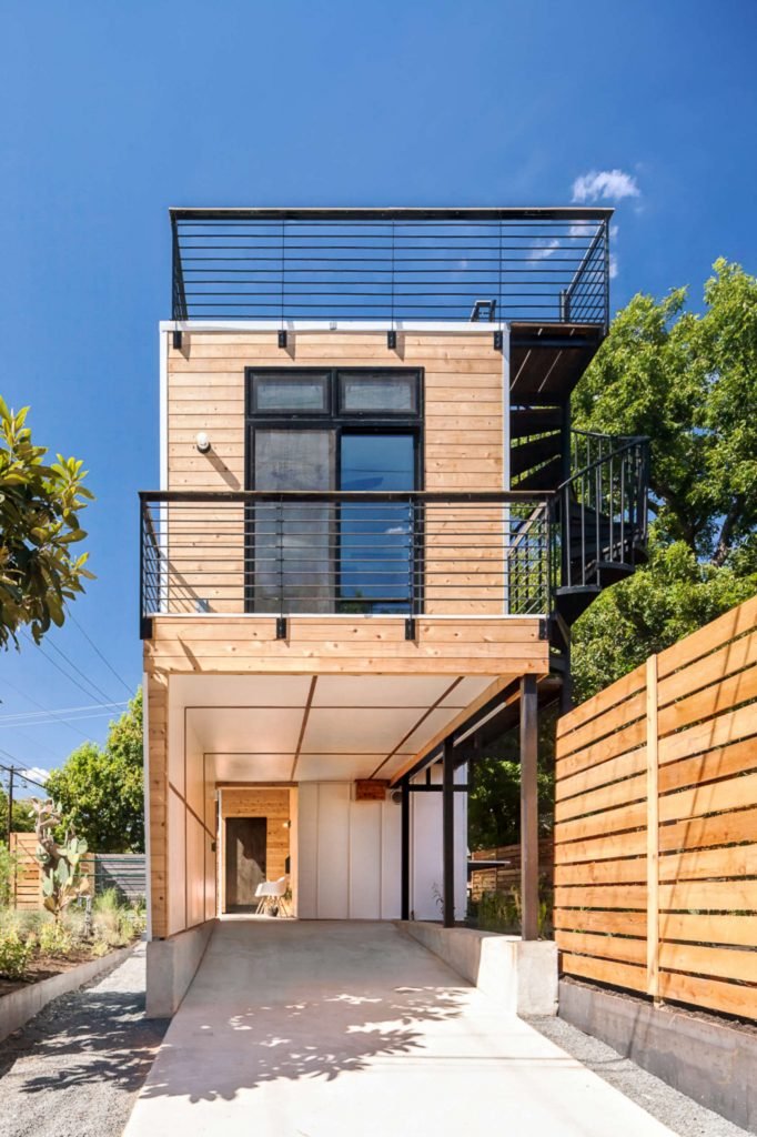 Haskell Health House is a modern abode in East Austin, a few blocks from Lady Bird Lake, designed by Jen Weaver of Weaver Building. Landscape by Studio Balcones.