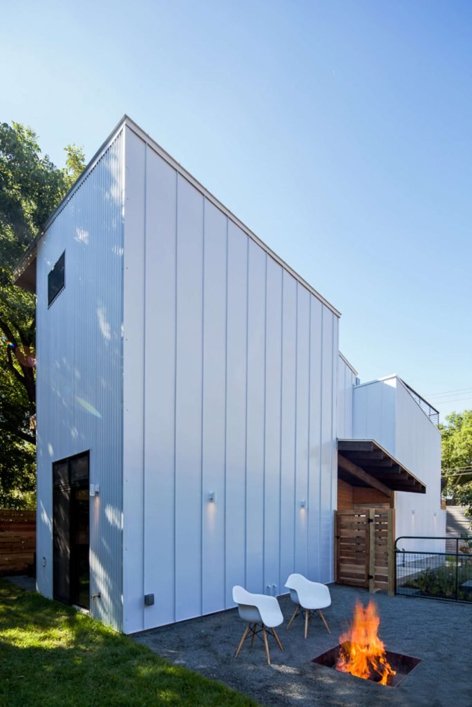 Haskell Health House is a modern abode in East Austin, a few blocks from Lady Bird Lake, designed by Jen Weaver of Weaver Building. Landscape by Studio Balcones.