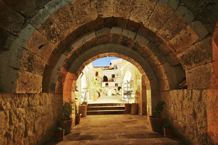 Doors-of-Cappadocia-Kapadokya-otelleri-gecit