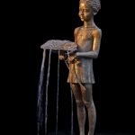 Maedchen mit Blatt, Plastik, Springbrunnen, Brunnen, Wasser, Kind, Skulptur aus Bronze, von Malgorzata Chodakowska