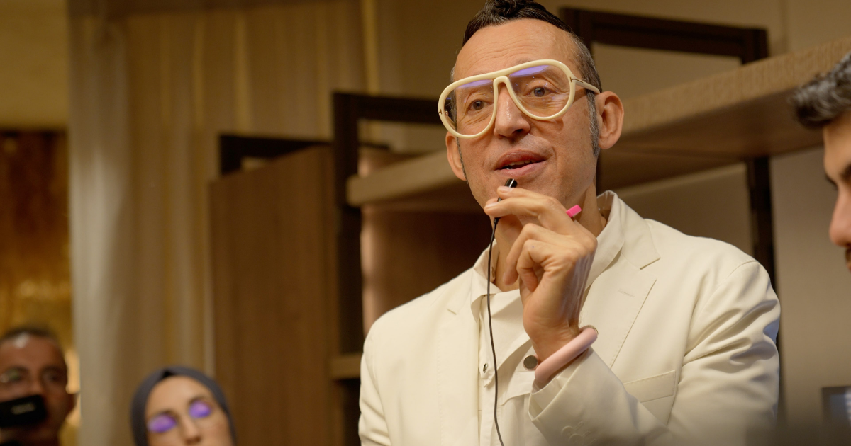 Karim Rashid, İstanbul Mobilya Fuarı’nda Kelebek Mobilya Standında Hayranlarıyla Buluştu