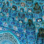 Van Cleef Blue’nun Mekânsal Yükselişi: Yeni Bir Lüks Renk mi, Yoksa Yeniden Adlandırılmış Bir “Turkish Blue” mu?